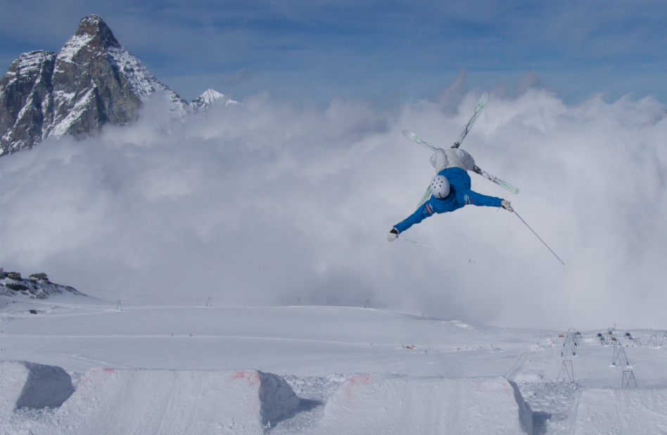Faire du ski de bosses à l'Alpe d'Huez